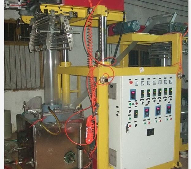Il PVC riscalda l'uscita dei produttori 30-45kg/H della macchina del film soffiata colonna degli strizzacervelli